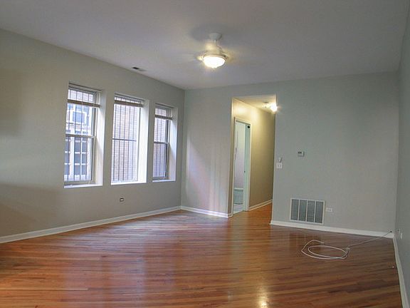 3rd image of 6148 S Woodlawn Ave APT 1A