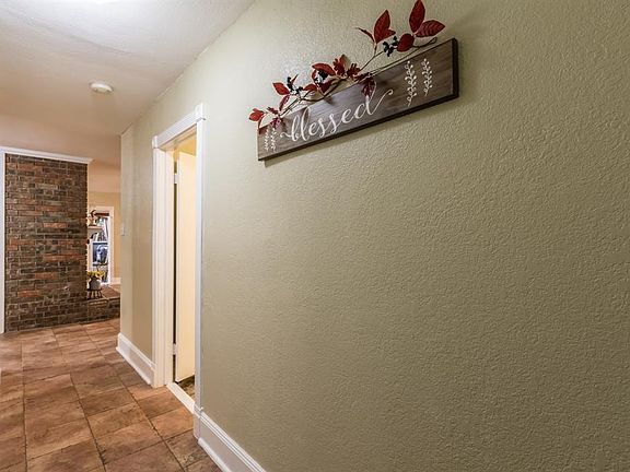 3rd image of 643 Heather Wood Dr