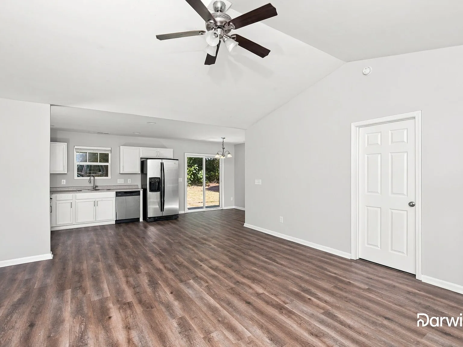 3 bed, 2.0 bath, 1300 sqft, $1,665 — Photo 4