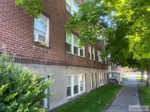 2nd image of 525 Walnut St #27