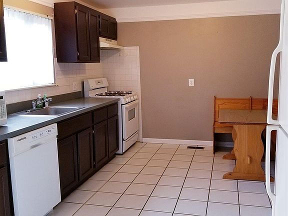 4th image of 20809 Washington St