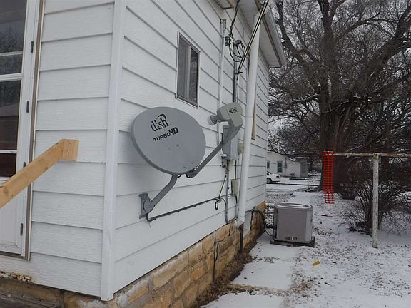 5th image of 110 N Humbolt Ave