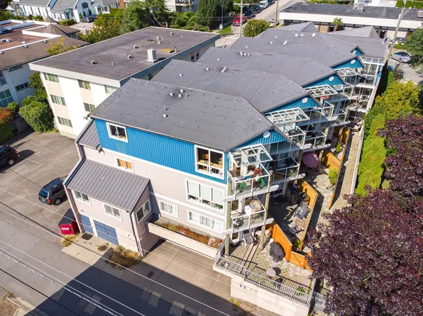 15154 Roper Ave #205, White Rock, BC V4B 2E7