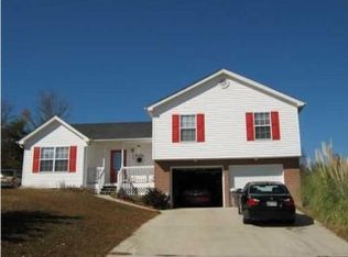 900 Clay Hill Dr, Soddy Daisy, TN 37379