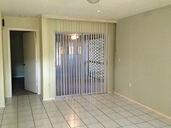 Living Room Looking To Lanai
