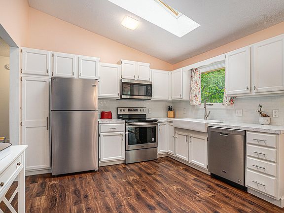 2nd image of 380 2nd Ave