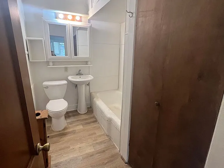 710 N Main St — Photo 17
