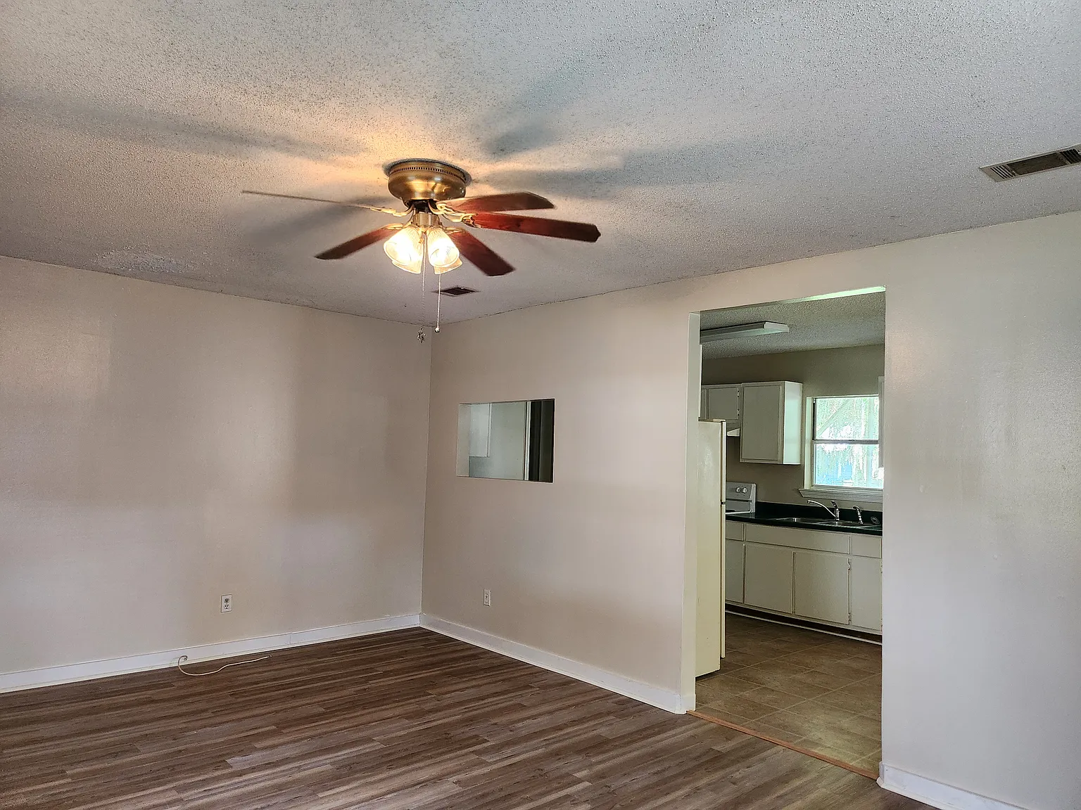 2 bed, 1122 sqft, $1,300 — Photo 2