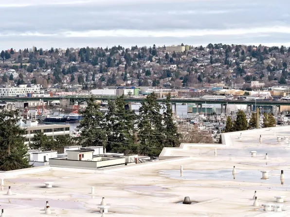 3700 25th Place W #202, Seattle, WA 98199