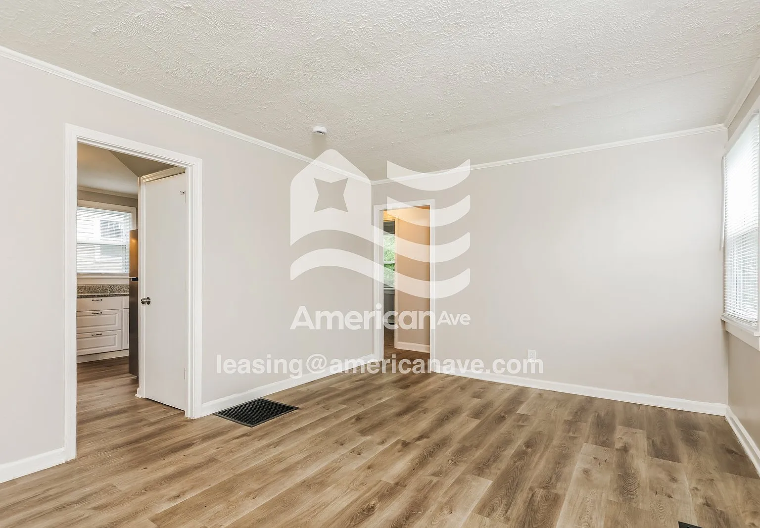 3 bed, 1.0 bath, 1015 sqft, $1,111 — Photo 3