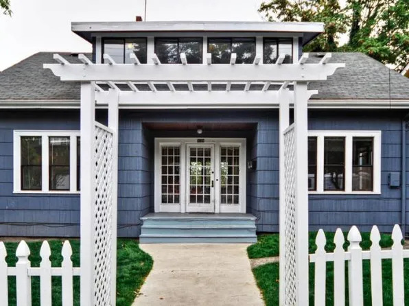 5236 20th Ave NE, Seattle, WA 98105