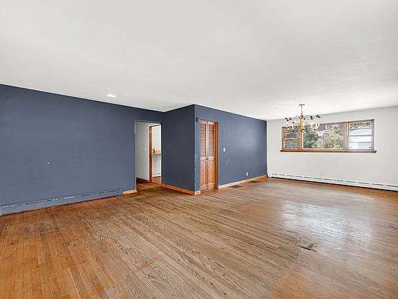 5th image of 223 S Randall Rd