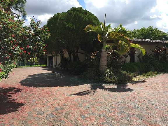 4th image of 15741 Turnberry Dr