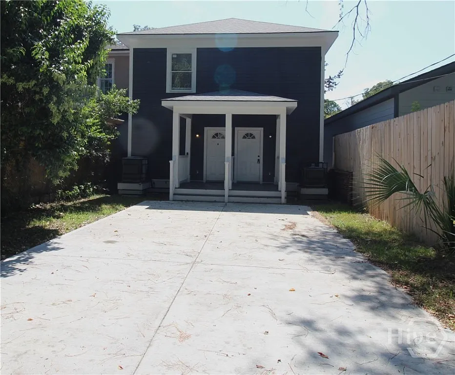 4 bed, 2.0 bath, 1300 sqft, $2,400 — Photo 3
