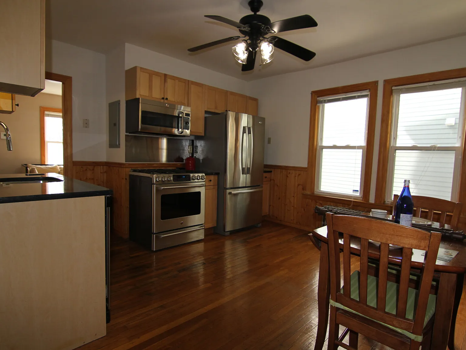 2 bed, 1.0 bath, 9999 sqft, $3,195 — Photo 1