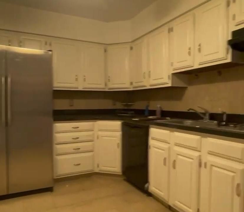 1st image of 926 Throgmorton Ave #1