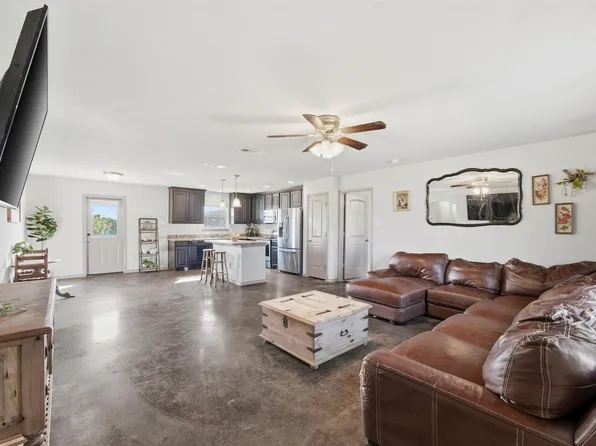 144 Emerald Dr, Hudson Oaks, TX 76087