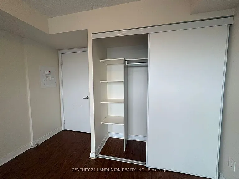 181 Village Green Sq #1911 — Photo 12