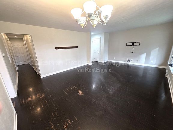 3rd image of 140 Parkridge Dr