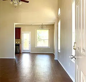 245 Verano Dr — Photo 2