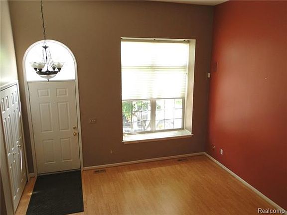 3rd image of 29237 Glen Oaks Blvd E #1