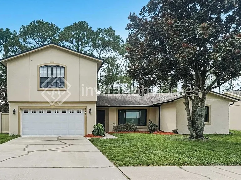 1009 Dishman Loop — Photo 1