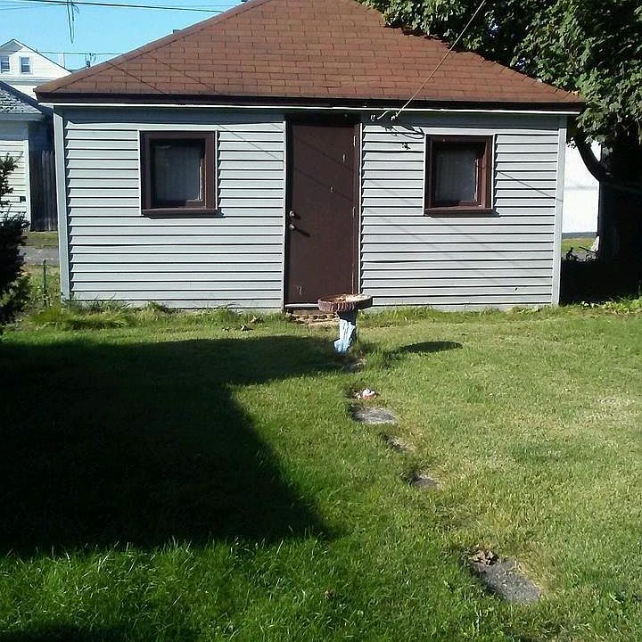2nd image of 418 E Washington St