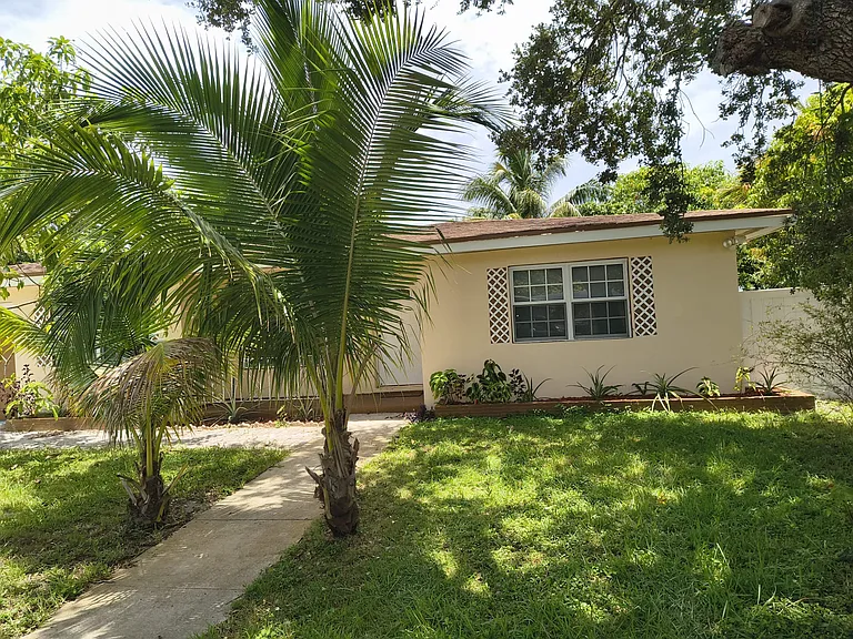 650 Campus Cir — Photo 4