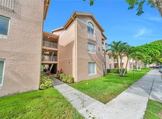 Royal Palm Place, Miami, FL 33196