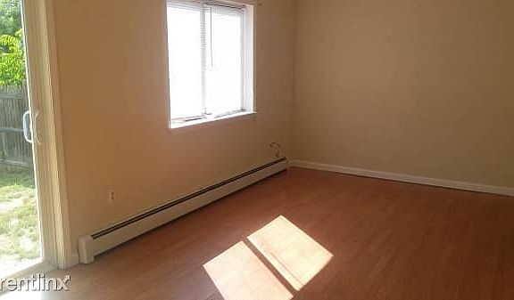 3 n aspen rd #1 living rm