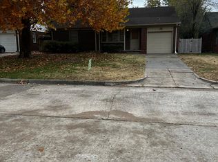 6005 E Avalon Rd, Wichita, KS 67208