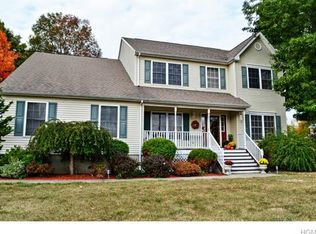 4 Camelot Dr, Warwick, NY 10990