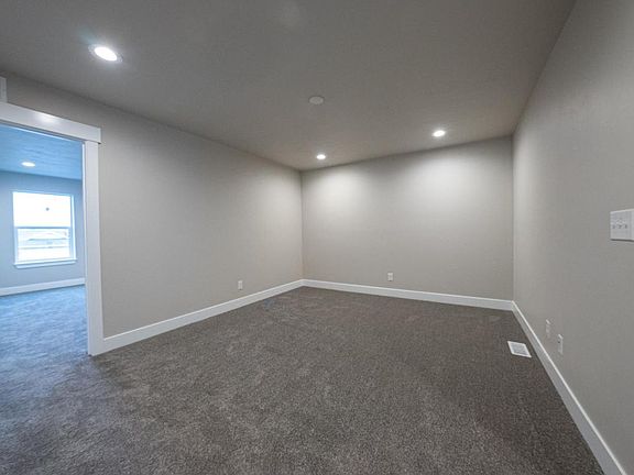 4th image of 1392 Remington Dr