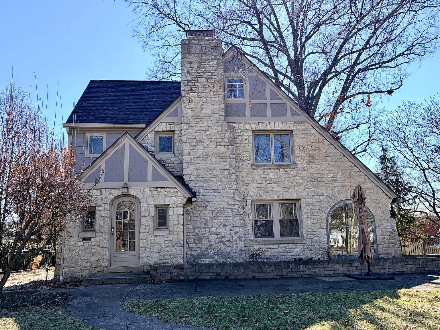 2523 Sherwood Rd photo 1