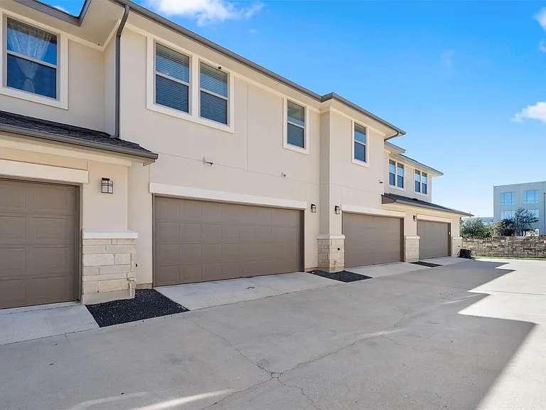 13800 Lyndhurst St #222 — Photo 30