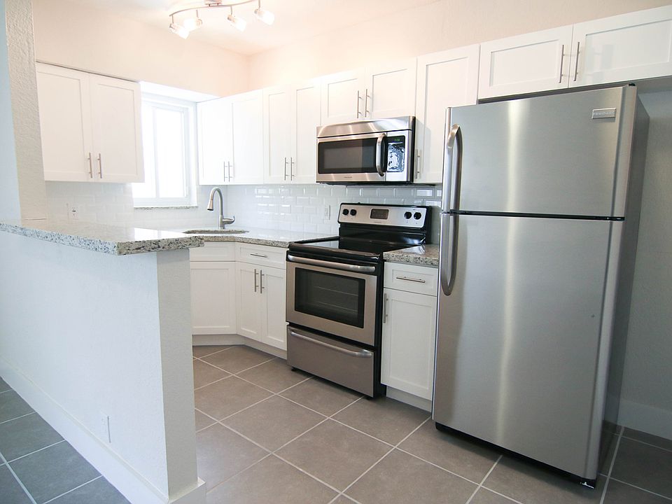 1st image of 635 NE 8th Ave APT 3