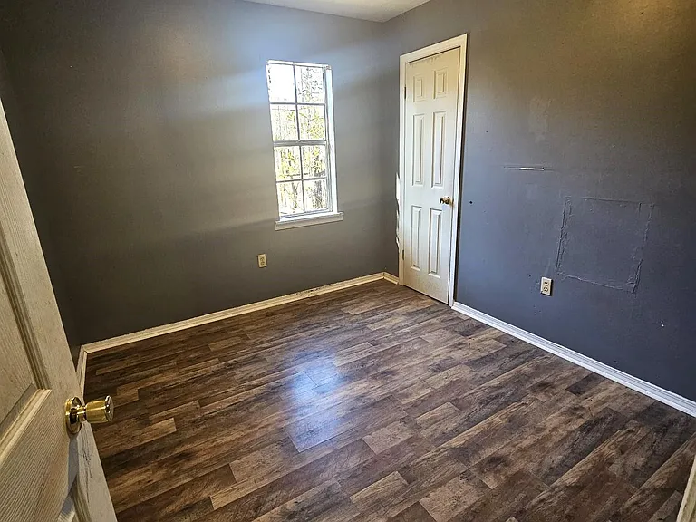 202 Clarence Ray Dr — Photo 4