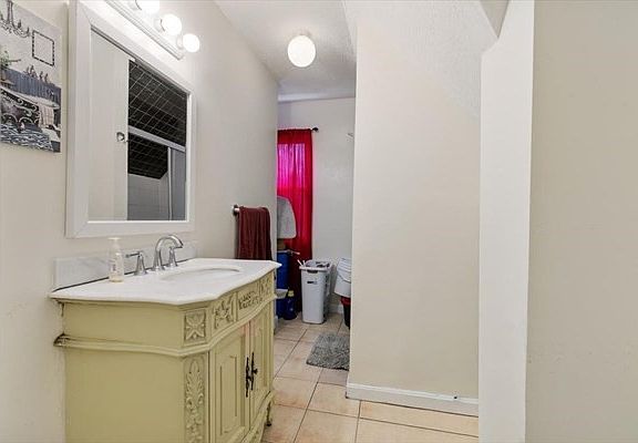 2nd image of 18 Winthrop Ave APT 2
