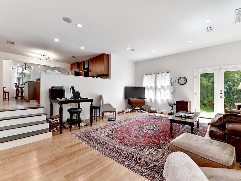 2319 Pruett St — Photo 12
