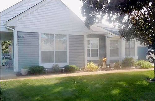 1st image of 1096A Canterbury Dr
