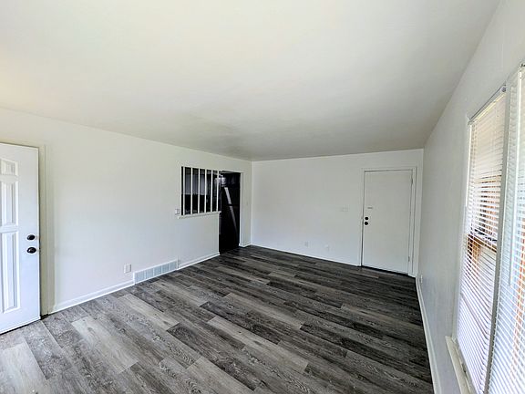 2nd image of 2705 Canterbury Ln #2705