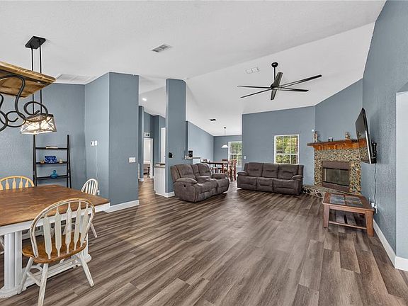 3rd image of 230 SE 150TH AVENUE