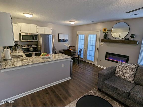4th image of 1303 Mountain Meadows Way