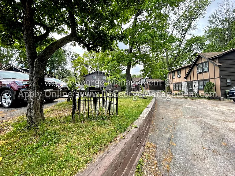 Sterling Square Townhomes — Photo 23