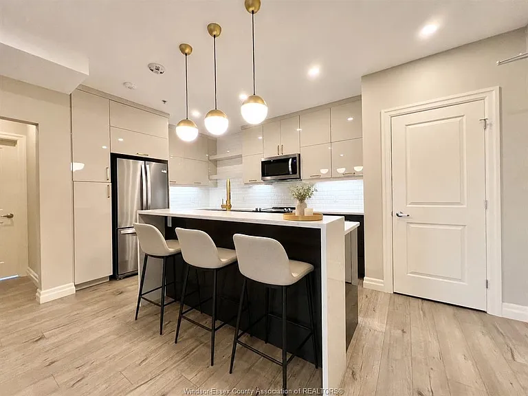 531 Pelissier St #203 — Photo 5