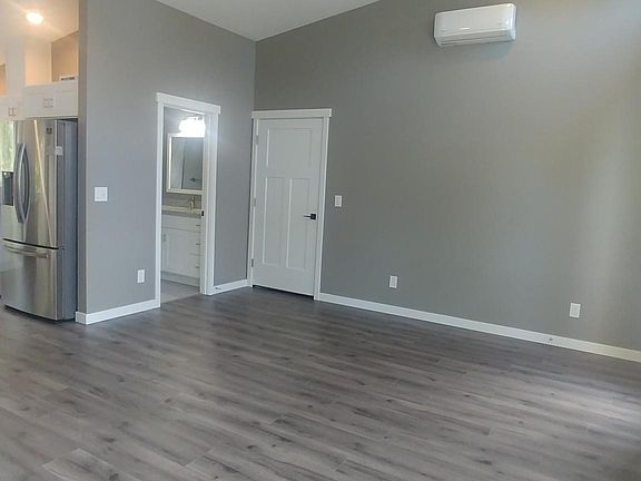 3rd image of 170 Auriga Ave SW