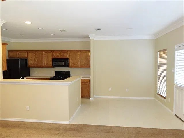 4 bed, 2.0 bath, 1860 sqft, $2,395 — Photo 4