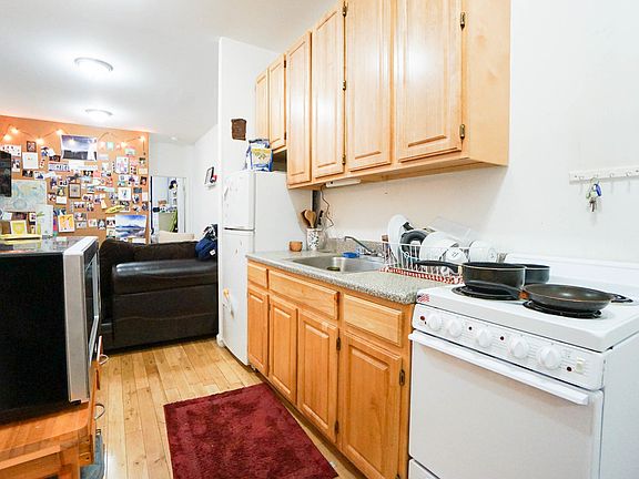 5th image of 17 Stuyvesant St APT 8