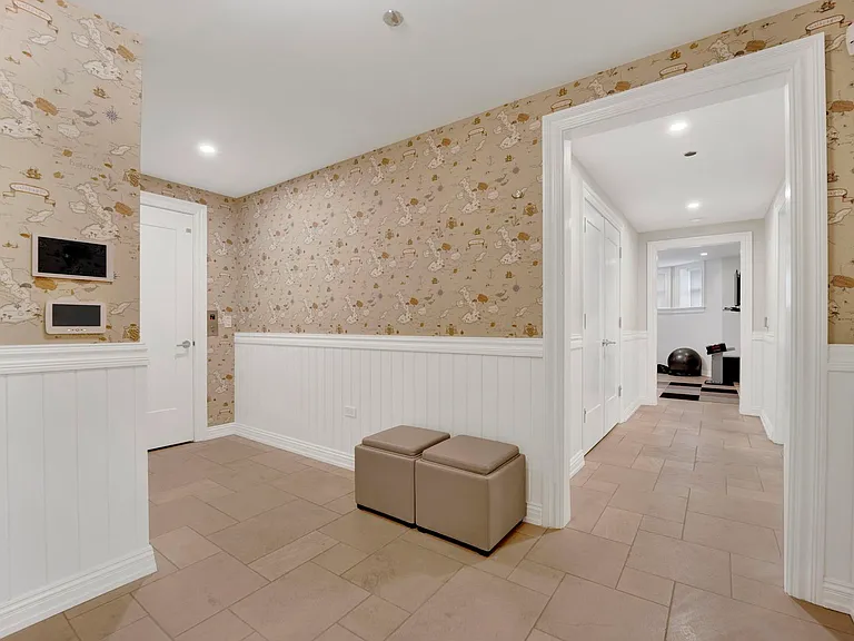 103 E Chestnut St #103 — Photo 5