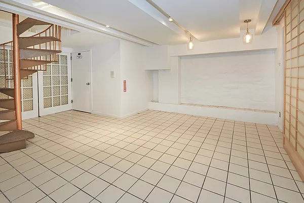 Rented by Compass | media 30